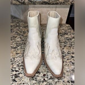 Coconuts boots, worn a couple times, very comfortable.